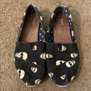 Glow in the dark skull Toms slip ons